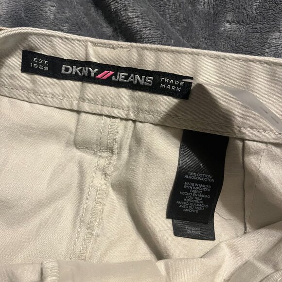 DKNY Size 1 "Pinky Swear" Low Rise Shorts - NWT - Picture 3 of 4